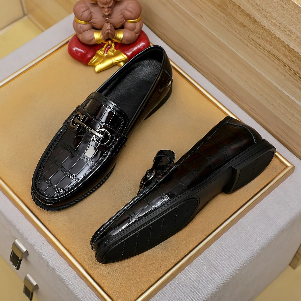 Men's shoes 250 🕷🕷🐂【Ferragamo】Ferragamo Popular fashionable casual shoes🇨🇳Official website counter 1:1 production, original mold opening💯Good quality can be seen, imported high-end first-layer pebbled calfskin, water-dyed🐂leather lining🌿very clear texture, high-quality waterproof, non-slip and wear-resistant outsole🎋high quality and low price, truly handmade🍓, color optional! Code number 38-44 (45. To be customized)